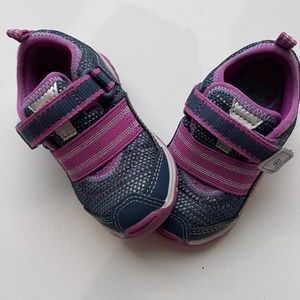 Stride Rite girls tennis shoes, Velcro straps, good support